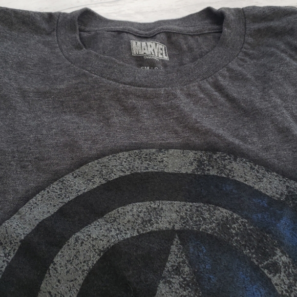 MARVEL Heather Black Heroe Shield T shirt,… - Picture 4 of 4